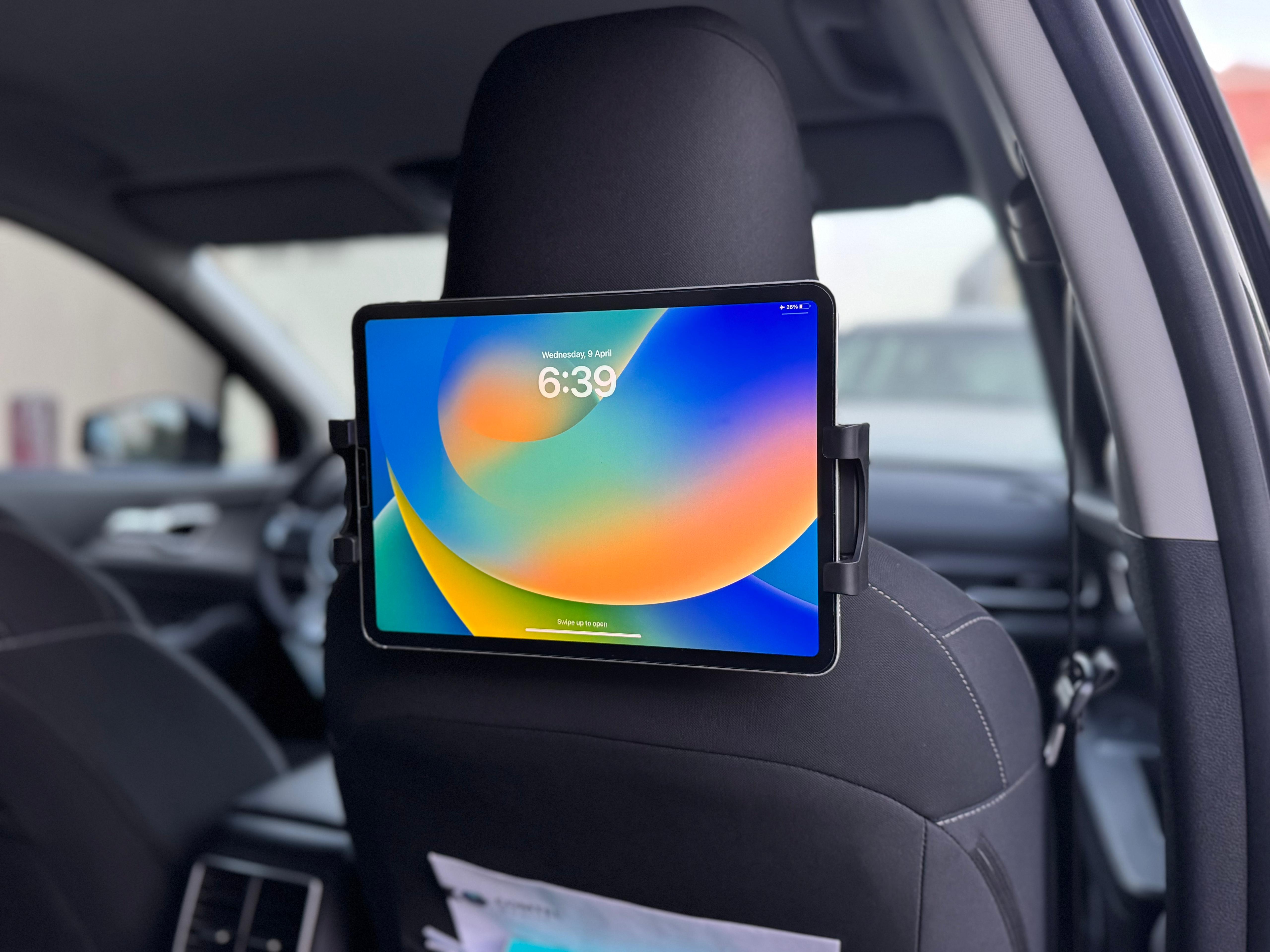 Magdrive Titan حامل تابلت وهاتف لمسند رأس مقعد السيارة من ليزل قابل للدوران 360 درجة Magdrive Titan حامل تابلت وهاتف لمسند رأس مقعد السيارة من ليزل قابل للدوران 360 درجة